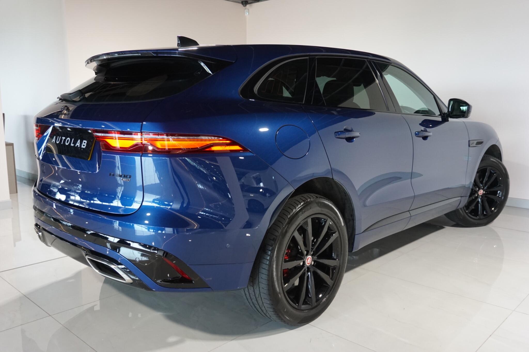 Jaguar F-PACE 3.0 D300 MHEV R-Dynamic SE SUV 5dr Diesel Auto AWD Euro 6 (s/s) (300 ps)